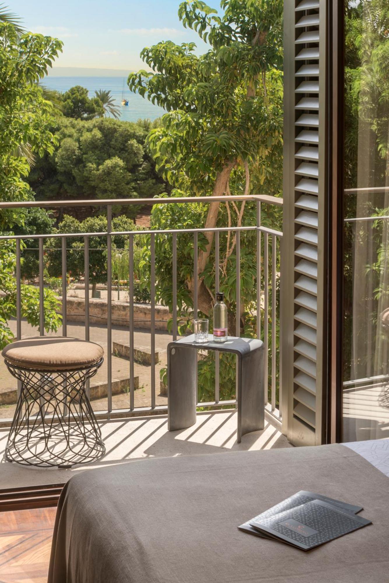El Llorenc Parc De La Mar - Adults Only Пальма-де-Майорка Экстерьер фото A balcony