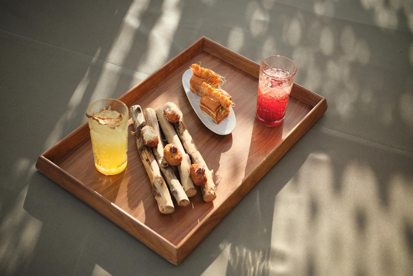 El Llorenc Parc De La Mar - Adults Only Пальма-де-Майорка Экстерьер фото A wooden tray